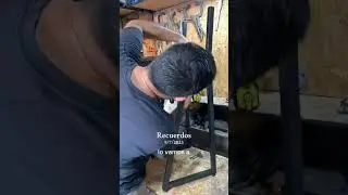 Sillas rústicas con estructura metálica