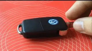 TUTORIAL: cum se schimba bateria la cheia briceag VW, Skoda, Audi, simplu si rapid