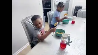 Vini gade jumo ki pa idantik ap pran yon breakfast