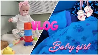 VLOG: Our evening. The girls are wearing matching blouses.