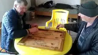 Цыгановка!Два деда играют в нарды!