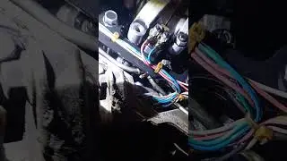 исузу 4hk1 стук под клапанной крышкой 
