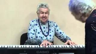 Людмила Лядова поёт свою песню 