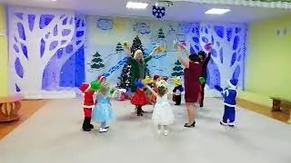 таночок з кольоровими султанчиками. 1 молодша група ЗДО 👍😀