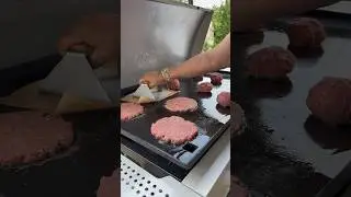 Brisket queso smash burgers