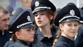 Полицейский играет на ПИАНИНО!В Киеве на Андреевском спуске.