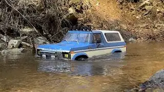 1/10 Scale FORD 1978 BRONCO-hard body(SCX10II chassis & GS01 Axle) Off-road Driving 4X4 RC Car