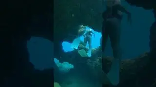 She swims through the skull cave 😱 do you see it? 💀 #shorts
