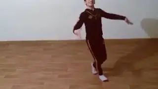 Малой танцует ЛЕЗГИНКУ