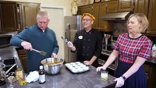 Easy 1 Bowl Pumpkin Muffins - Ultimate Food Geek & Friends