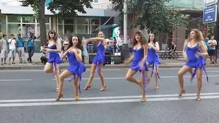 Dances street of female students with big thighs