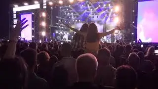 Girls on shoulders 3 21