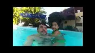 Sarah Camile na piscina do avô - Glauber Henrique - GoPro hero2