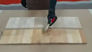 Нанесение отбеливателя Borma на ольховый щит