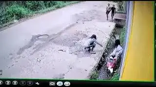 Cewek mabok jatuh di bikin lagu DJ keren