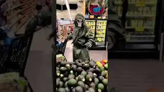 В супермаркете.