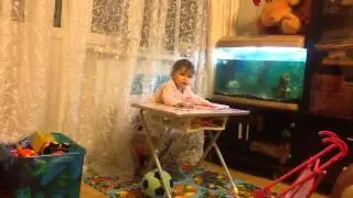 Маша и стул