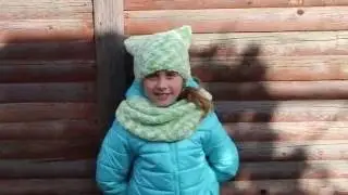 Пушистая шапка и снуд спицами для ребенка.  Очень просто!