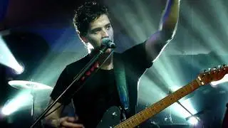 VINILOVERSUS - Juega Bien Tus Cartas [LIVE]