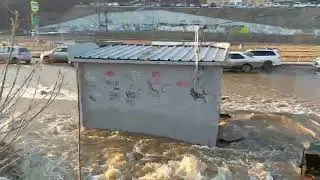 Прорыв воды в Снеговой пади во Владивостоке.