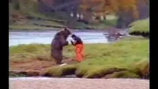 Man fights bear