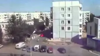 Dirty Monk на районе против домов