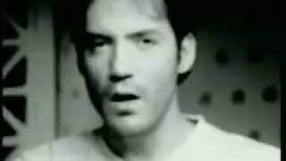 Θάνος Καλλίρης - Γεια Σου Και Να Μ' Αγαπάς (Official Music Video)