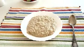 Sweet oatmeal with spices.