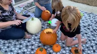 Carving Pumpkins 2021