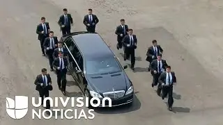 12 guardaespaldas corren junto al vehículo del líder de Corea del Norte durante su visita a Panmunjo