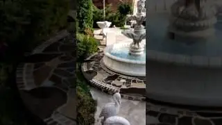 Фонтан и мозаичное панно из пригодного камня