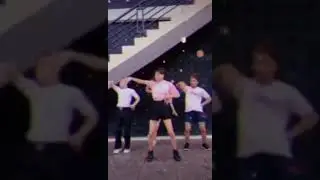 cewek maen tiktok bikin molongo