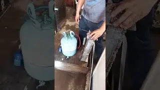 Limpando Evaporador do Expositor com Produto 141B