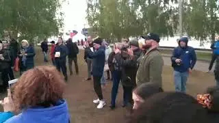 Верующие в сквере на Драме