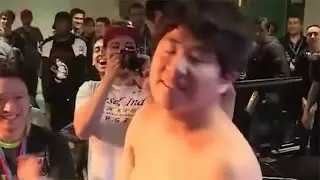 史上最骚电竞选手，赛前脱衣成火力全开，被尊称为爆衣战神