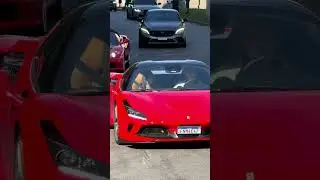 3 Ferraris Conversíveis chegando no evento