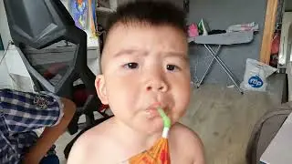 Пробуем воду из кокоса
