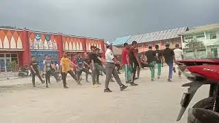 Latihan persiapan lomba gerak jalan Pramuka di SMAN 1 Wonomulyo, Polman, Sulbar