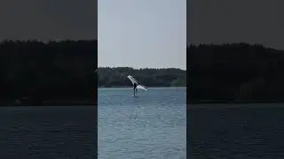 Light-wind wingfoiling is quickly becoming my favorite discipline. Duotone Unit SLS 5m, FOne JAM1600