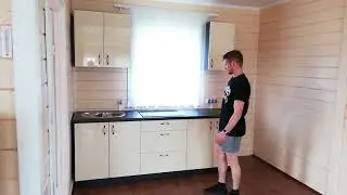 Небольшая кухня на даче. С мдф крашенными глянцевыми фасадами.