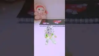 Белла танцует на моём столе-_- 
