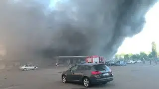 путлеровски твари только что ракетами попали в Кременчгуский ТРЦ,где было предваритель. 1000 человек