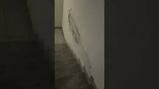 В ЖК бизнес-класса Адмиральский штукатурка лопается и отваливается кусками