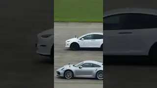 Tesla model X plaid vs Porsche 911 Turbo S #dragrace #youtubeshorts #porsche911turbos credit -Carwow