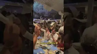 E no meuo da Grécia, encontrei minha galera!! 🤣✈️