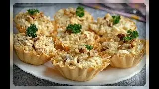 Салат с курицей и ананасом в корзинках