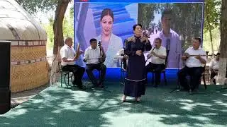 Каракалпаксатан халык артисти Замира Торениязова хам "Айдынлар" ансамбли Бозатау фестивалында