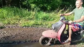 Испытания На грязи по проходимости #мотороллер #automobile #муравей #300сс