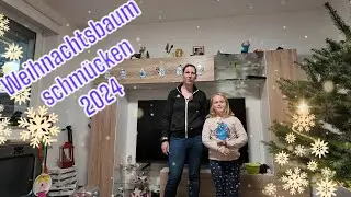 Marie & Steffi schmücken den Weihnachtsbaum
