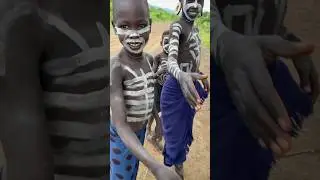 Meeting the fascinating tribes of the OMO VALLEY 🇪🇹 ‘Achali’ which means hello 🫶🏾